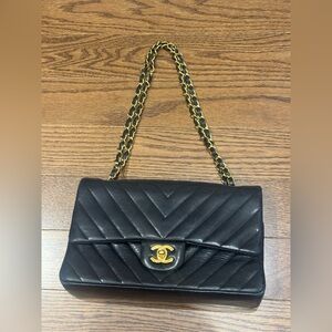 Chanel Chevron Black Leather Shoulder Bag